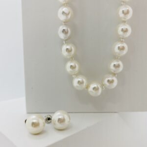 Mother of Pearl stud earings