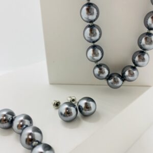 Mother of Pearl (dark) stud earings
